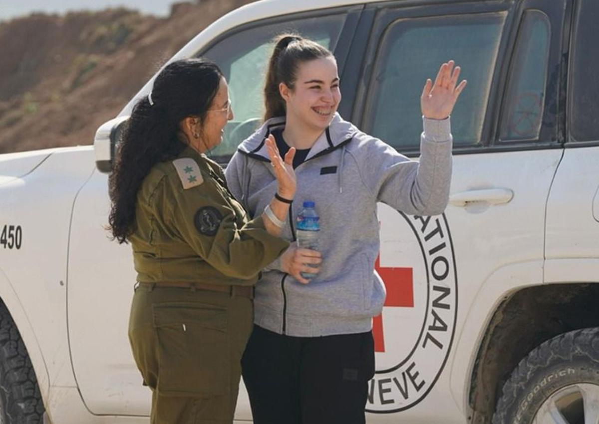 Imagen secundaria 1 - Tres momentos de la liberación de los joven soldado israelí Adam Berger.