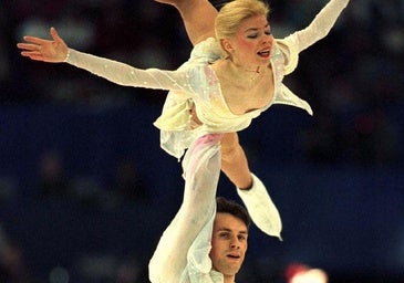 Dos excampeones mundiales y varias jóvenes promesas del patinaje artístico, entre los pasajeros