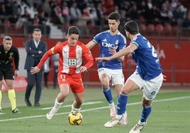 El Almería se mantiene en ascenso directo tras empatar con el Oviedo