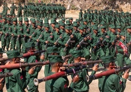 Imagen de archivo de una graduación militar de las Fuerzas de Defensa del Pueblo de Mandalay, en Myanmar.