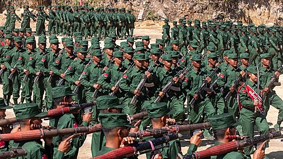 Los guerrilleros prodemocracia de Myanmar dejan 22 soldados muertos en su rápido avance