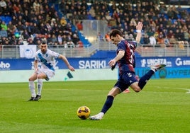 El Deportivo conquista Ipurua y supera al Eibar en la clasificación