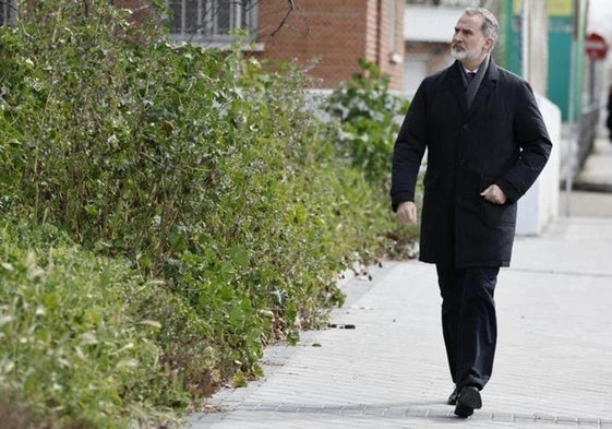 Felipe VI, a su llegada al cementerio de San Isidro.