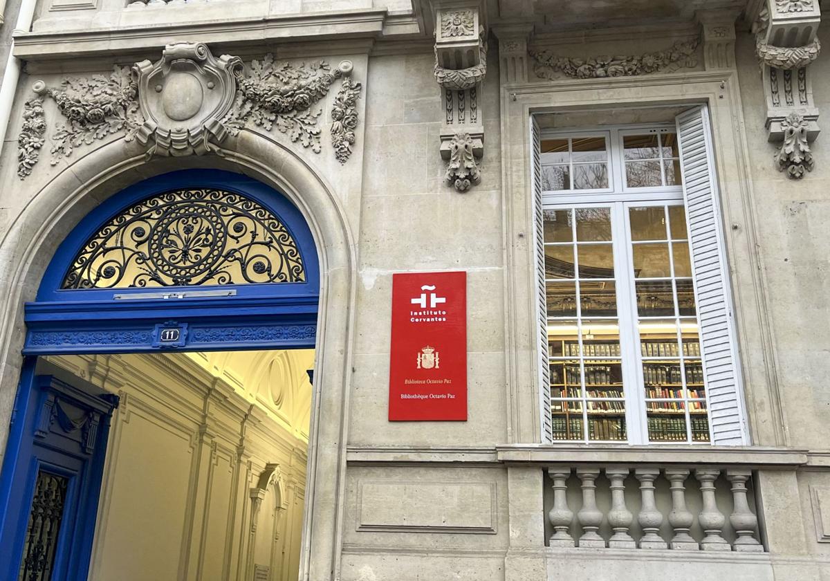 La actual sede de la biblioteca del Instituto Cervantes en la avenida Marceau, junto a los Campos Elíseos.