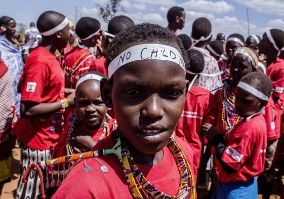 Ceremonia masai contra la mutilación genital femenina, en Kenia.