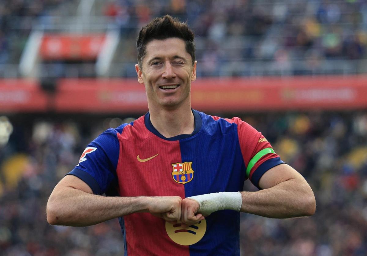 Robert Lewandowski celebra el gol que marcó ante el Alavés.