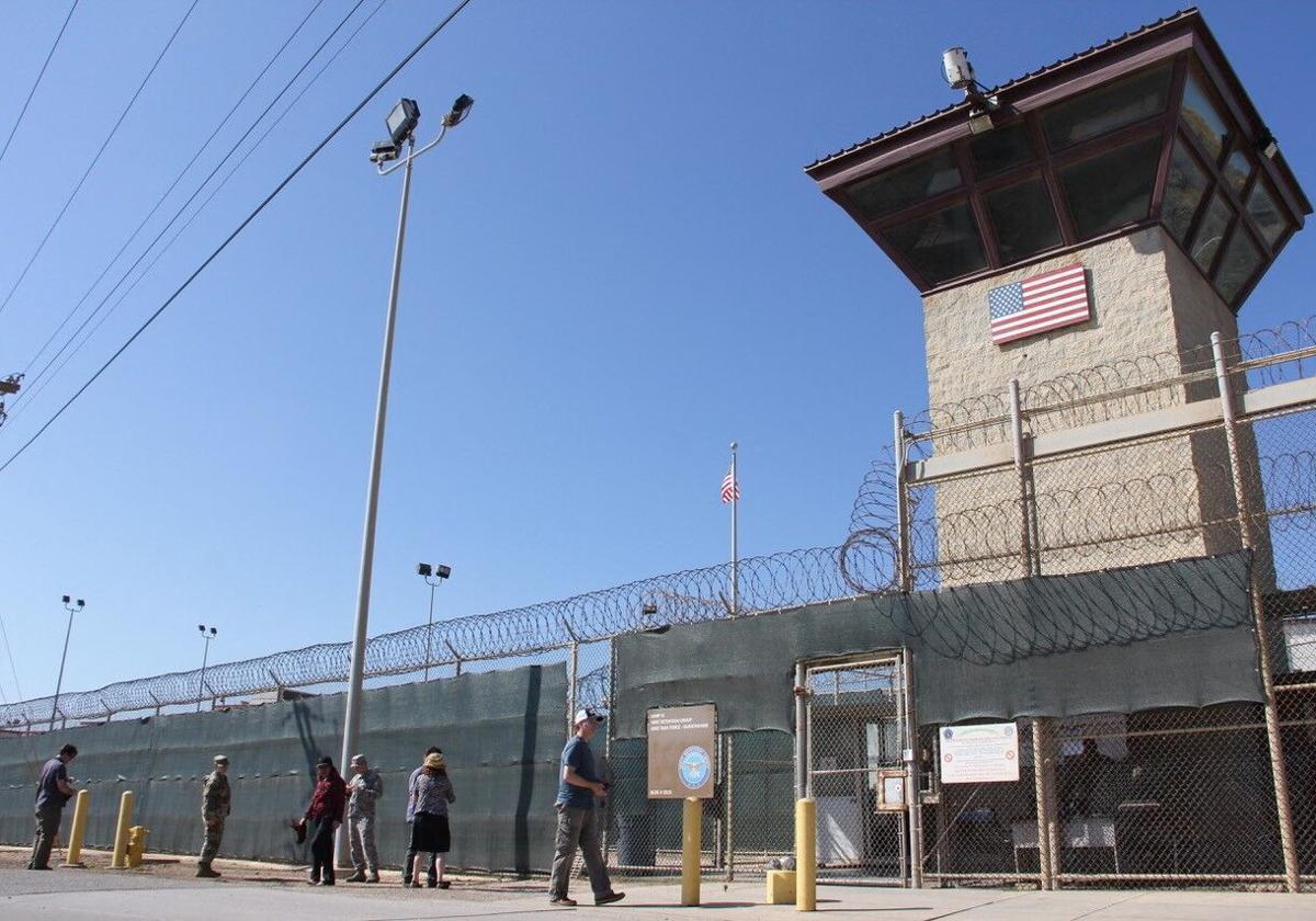 Imagen de una de la torres de vigilancia de Guantánamo.