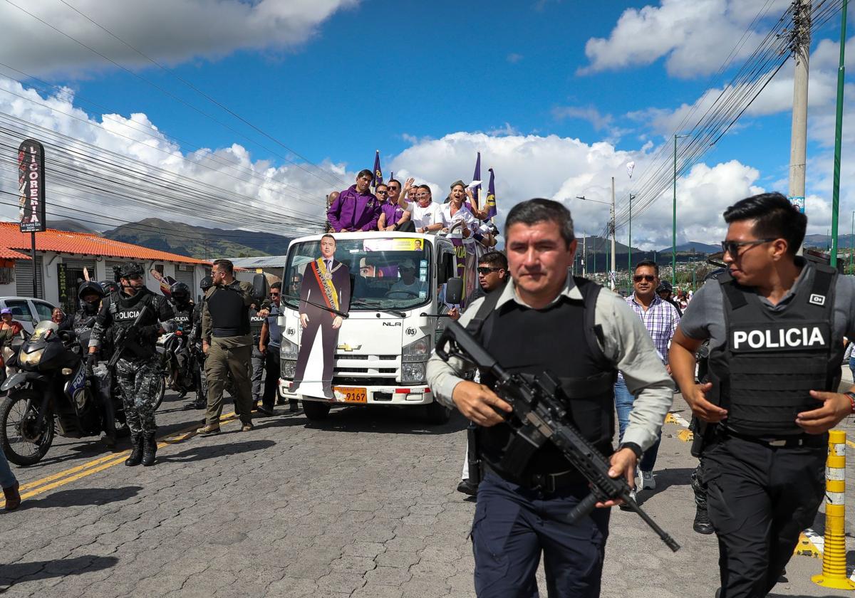 El presidente de Ecuador, Daniel Noboa, durante su campaña en la ciudad de Cayambe.