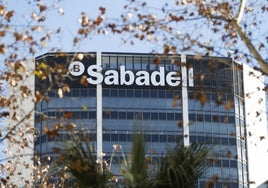 Vista de la sede del Banco Sabadell en la Diagonal de Barcelona.