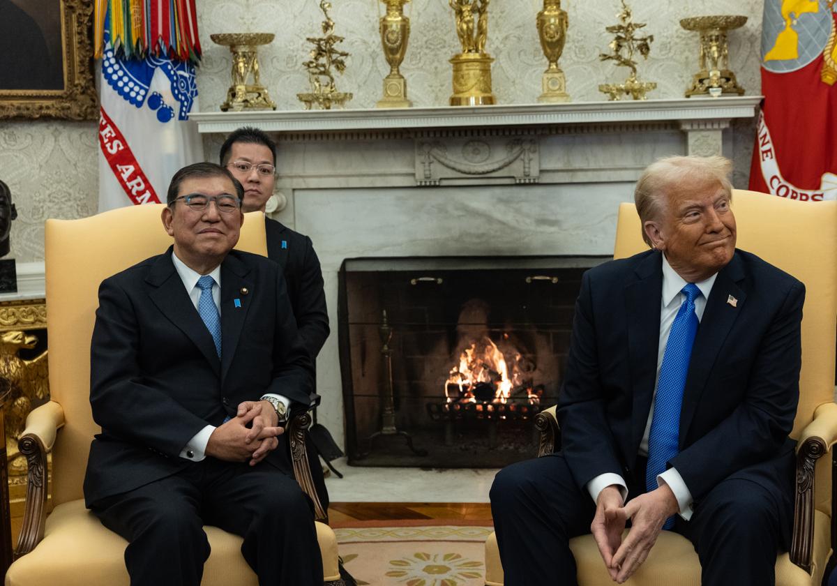 Donald Trump, en el Despacho Oval con el primer ministro japonés, Shigeru Ishiba.