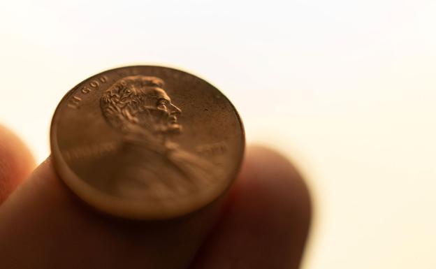 La cara de Lincoln en la moneda de un centavo.