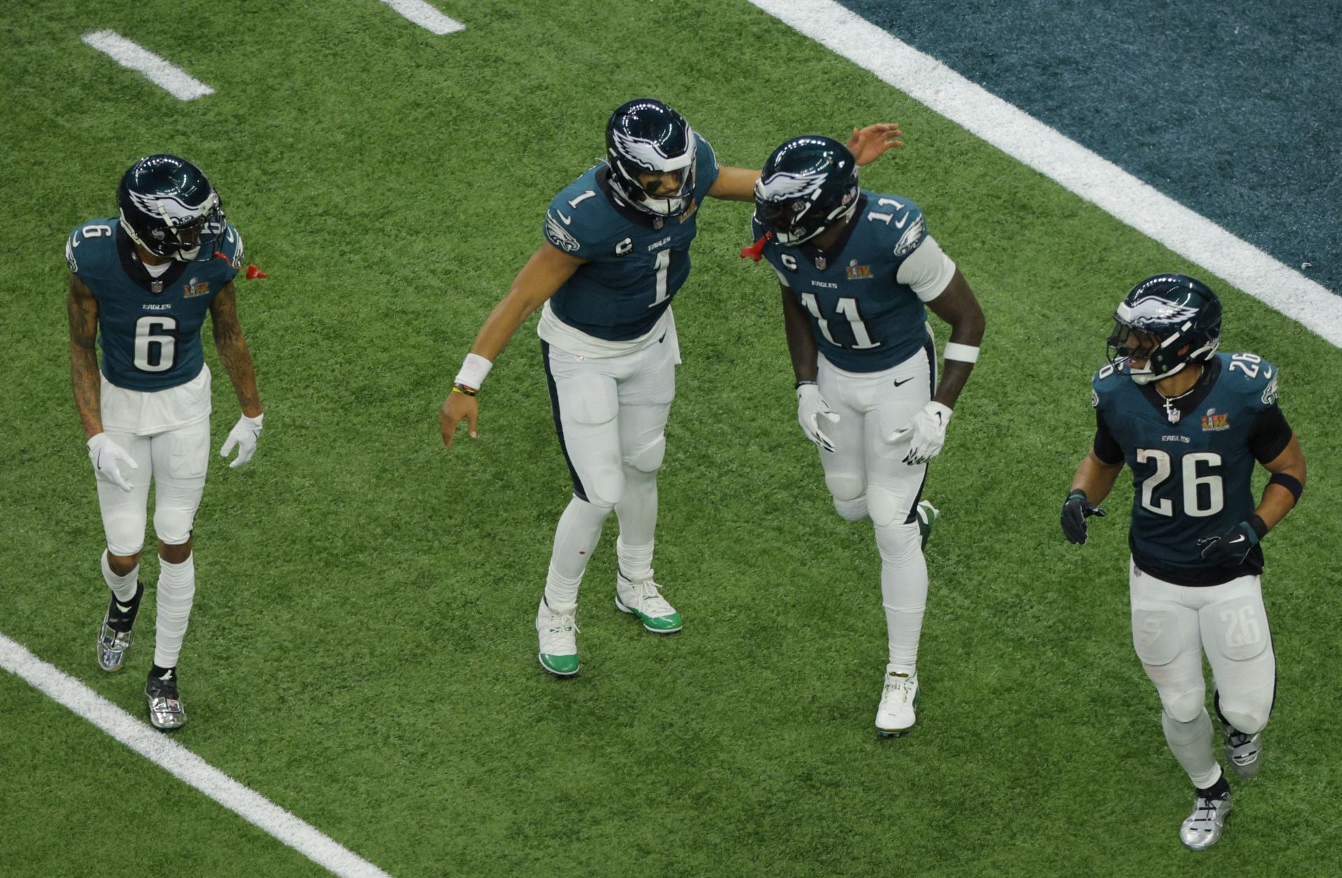 Aumentaron la carniceria los Philadelphia Eagles en el tercer cuarto con un touchdown de DeVonta Smith (34-0).