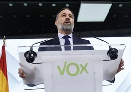 El líder de Vox, Santiago Abascal, en rueda de prensa posterior al Comité de Acción Política celebrado este lunes en la sede del partido, en Madrid