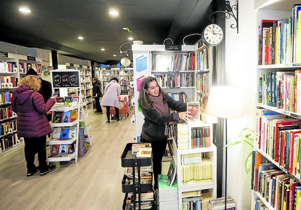 Interior de una librería.