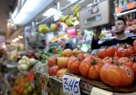 El dueño de un pequeño comercio.