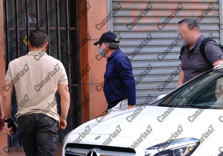 El presunto asesino, este jueves, en un registro domiciliario en la capital grancanaria..