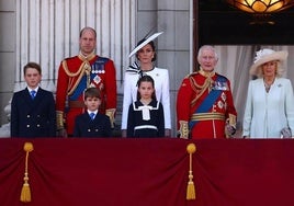 La Familia Real británica en el balcón de Buckingham Palace.