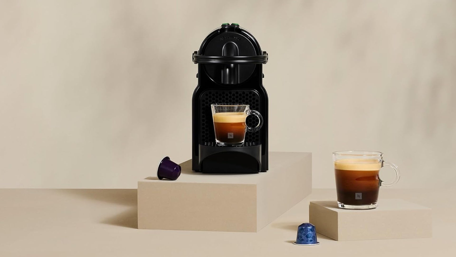 Descubre la Nespresso De'Longhi Inissia EN80.B: La cafetera perfecta para un café de barista en casa