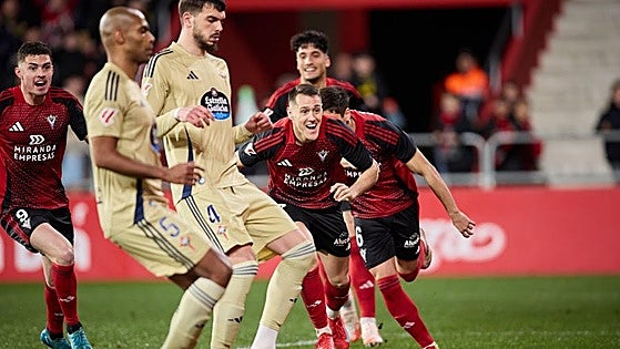 Goleada y liderato provisional para el Mirandés más fuerte