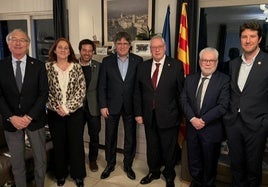 Puigdemont, con representantes empresariales catalanes en Waterloo.