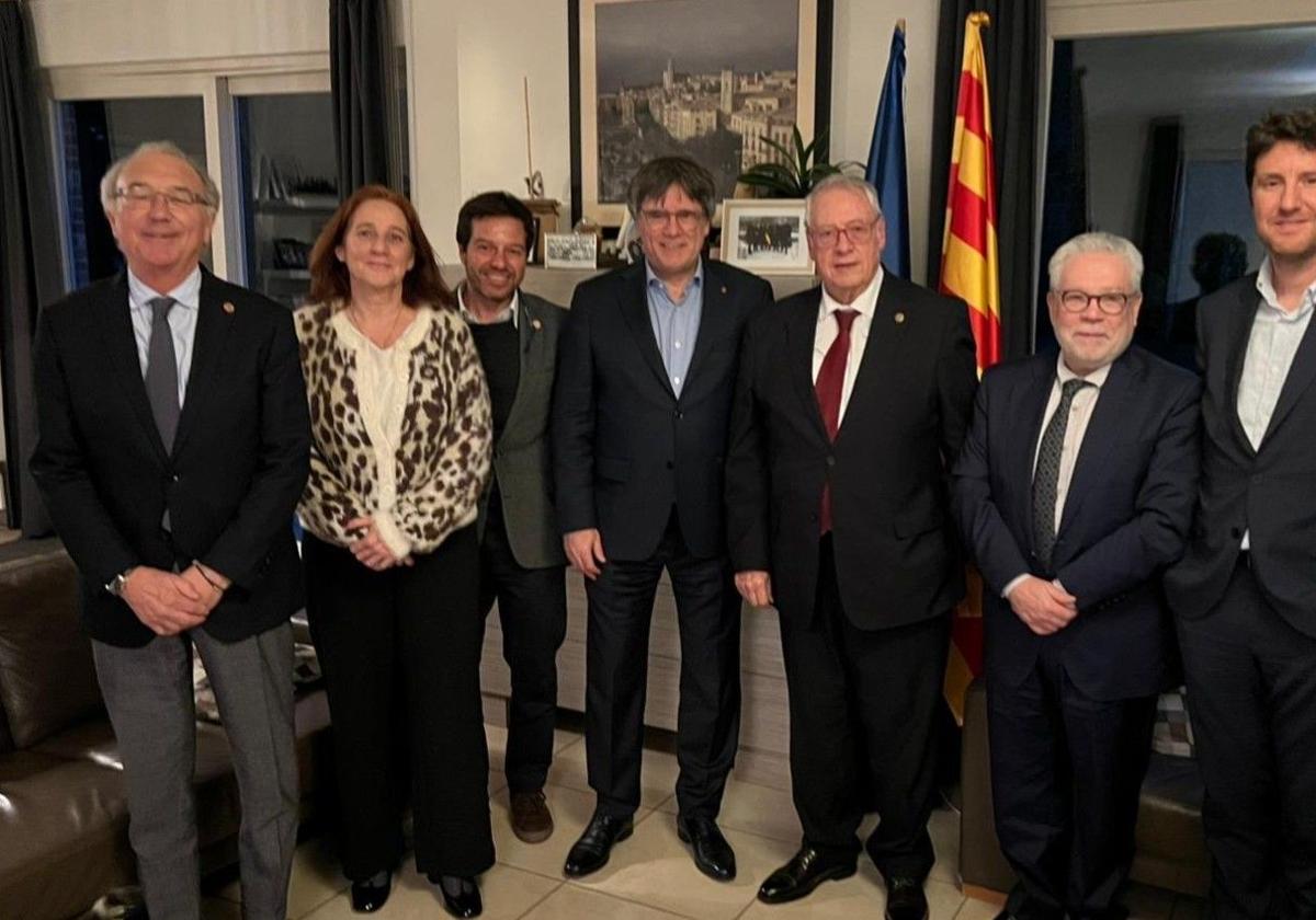 Puigdemont, con representantes empresariales catalanes en Waterloo.