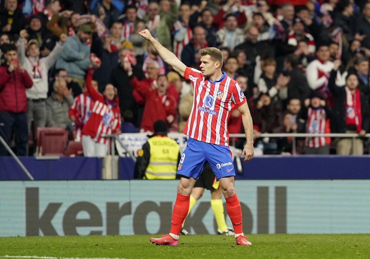 Alexander Sorloth celebrates the goal he scored against Celta.