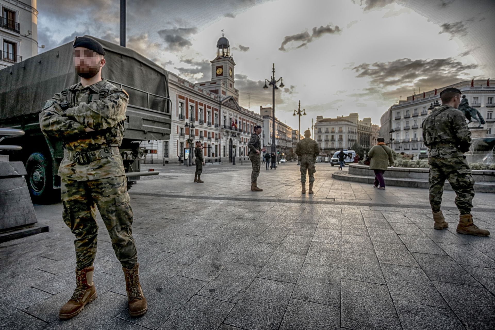 Confinamiento. Soldados del Ejército desplegados en la Puerta del Sol el 17 de marzo de 2020