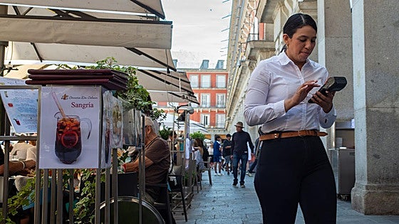 Los hombres cobran de media un 69,12% más que las mujeres por las horas extraordinarias