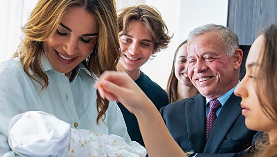 El tierno encuentro entre las nietas de Rania de Jordania