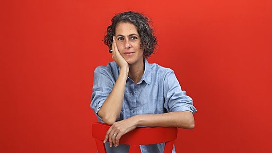 Katya Adaui, cuentos de la oscuridad a la luz
