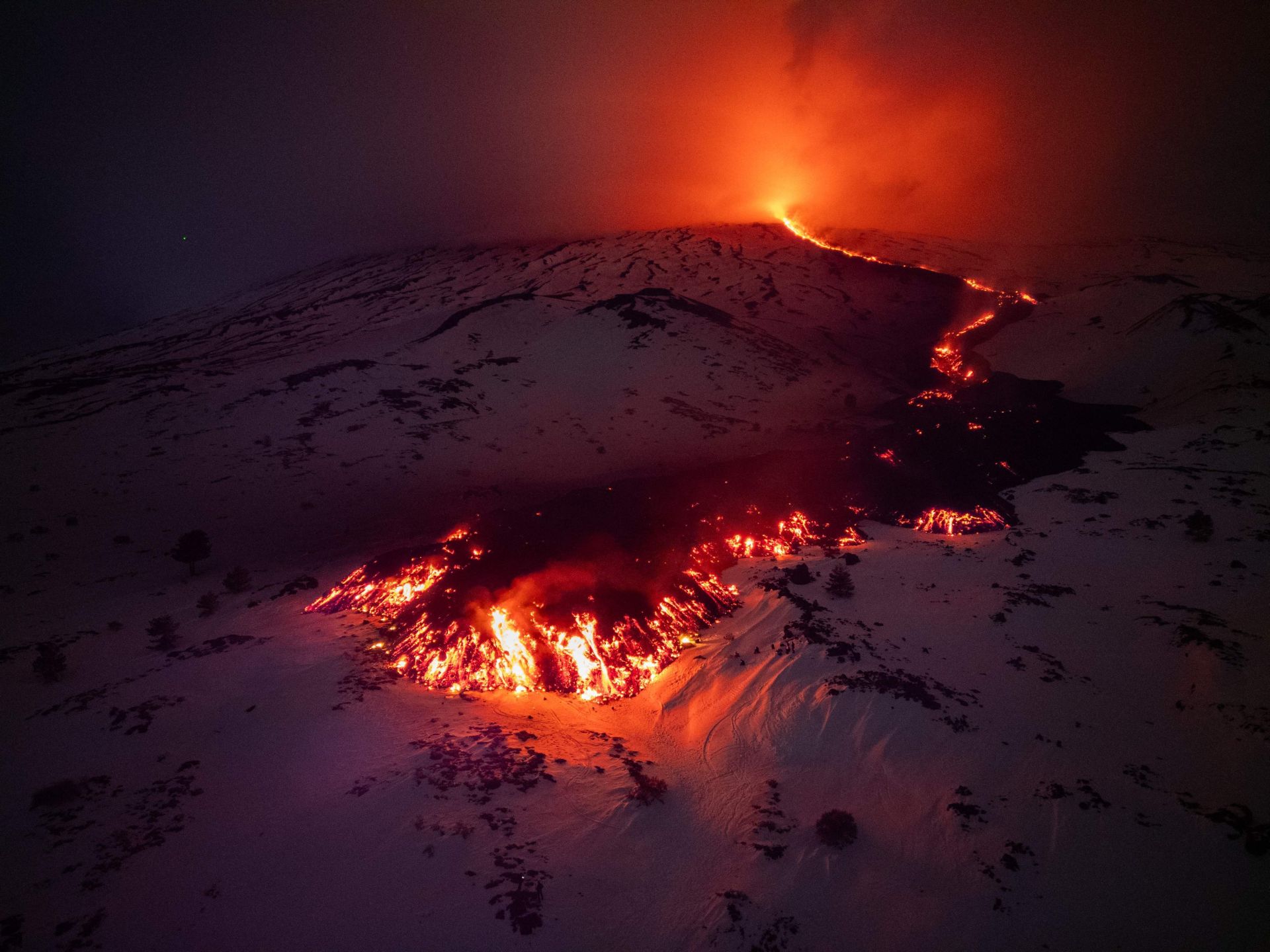 Erupción en el volcán Etna, en Sicilia, Italia.