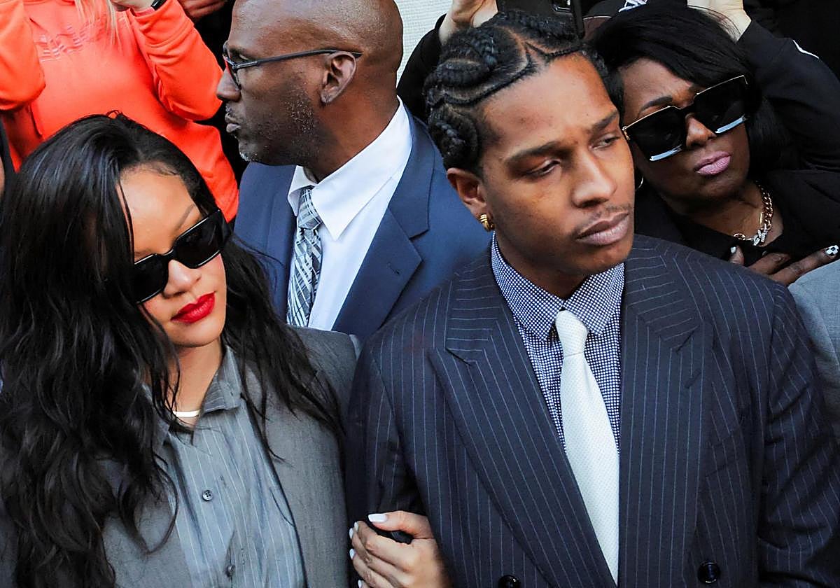 El rapero A$AP Rocky, junto a Rihanna, tras conocer la resolución.