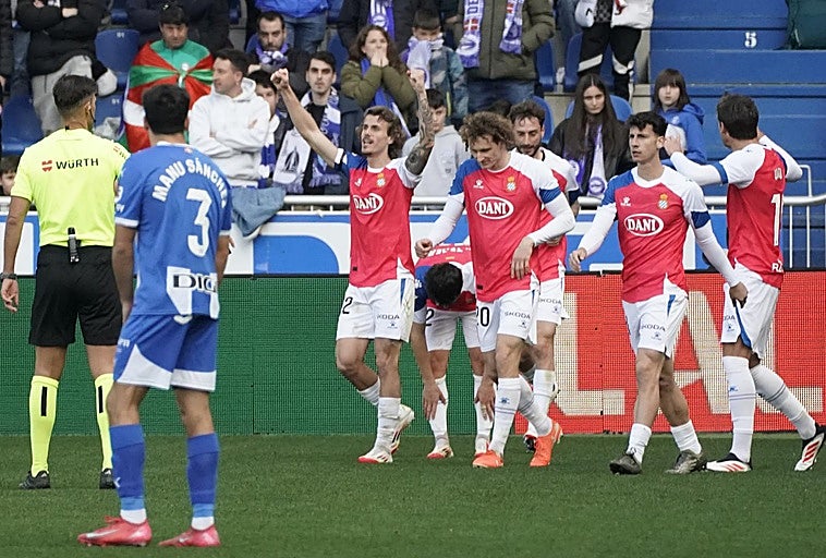 El Espanyol firma su primer triunfo a domicilio y hunde al Alavés