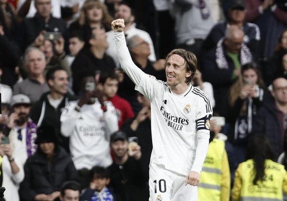 La eterna llama de Modric aviva la pelea por la Liga