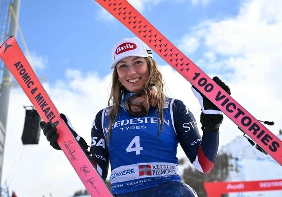 Mikaela Shiffrin celebra sus cien victorias en la Copa del Mundo.