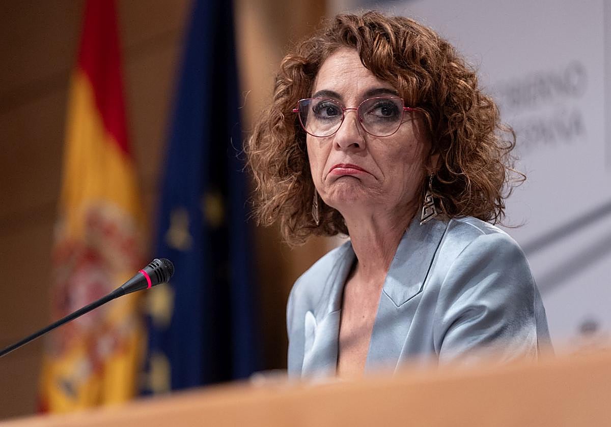 Montero ofrece condonar 83.500 millones a las comunidades tras el pacto bilateral con Cataluña