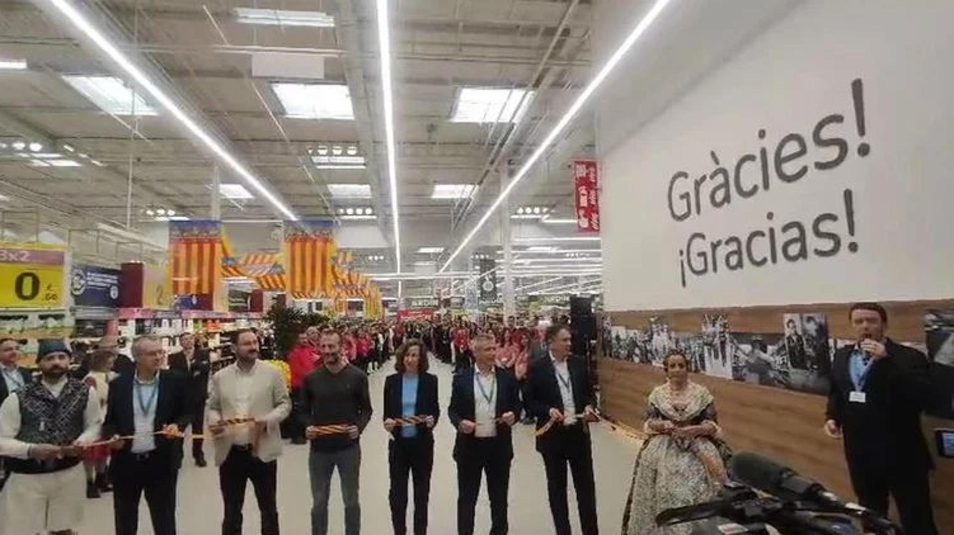 Carrefour, 71 gün sonra Dana'yı süpüren Alphafar mağazasını yeniden açar