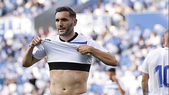 Lucas Pérez: «Mis padres me abandonaron con 2 años y ahora me piden dinero de por vida»
