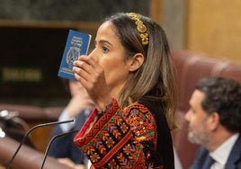 La diputada de Sumar, Tesh Sidi, interviene durante el pleno.