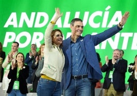 El líder del PSOE, Pedro Sánchez, junto a María Jesús Montero, secretaria general del PSOE andaluz.