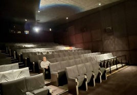 Una sala de cine con un único espectador en la sesión.