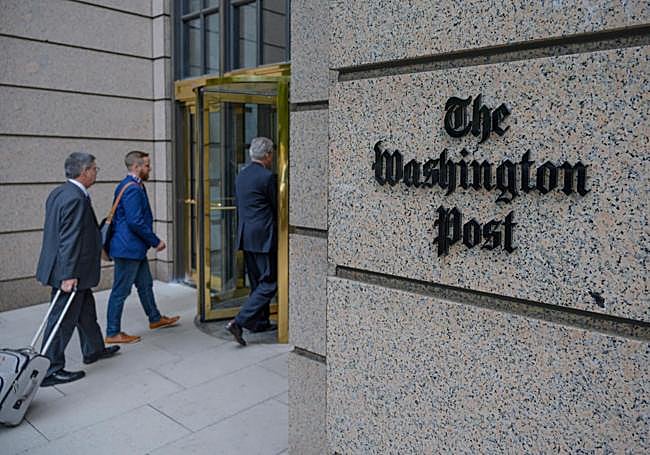 Entrada a la sede del diario.