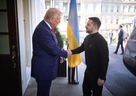 Trump saluda a Zelenski a su llegada a la Casa Blanca