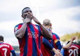 El Huesca sueña con Primera ante el Racing de Ferrol