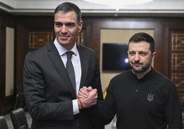 Pedro Sánchez y Volodímir Zelenski durante su encuentro en Kiev el lunes pasado.