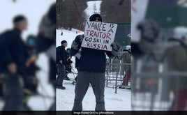 Imagen de vídeo que recoge la manifestación al paso del convoy de Vance.