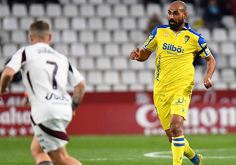 El Albacete golea al Cádiz y amplía su ventaja sobre la zona de peligro