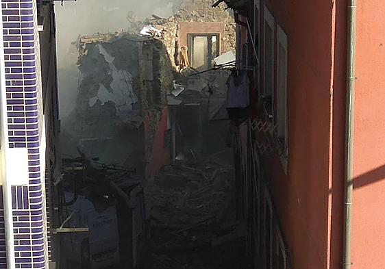 Grave explosión en un edificio de viviendas en Asturias: 17 afectados, tres heridos graves y riesgo de nuevas deflagraciones