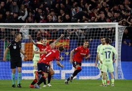 Los jugadores de Osasuna celebran uno de los goles ante el Barça en la primera vuelta.