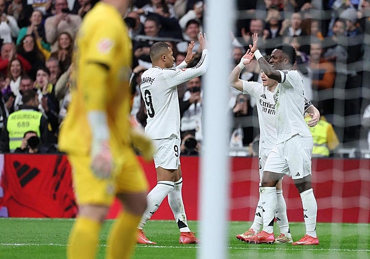 Mbappé y Vinicius marcan las diferencias y sitúan al Madrid colíder